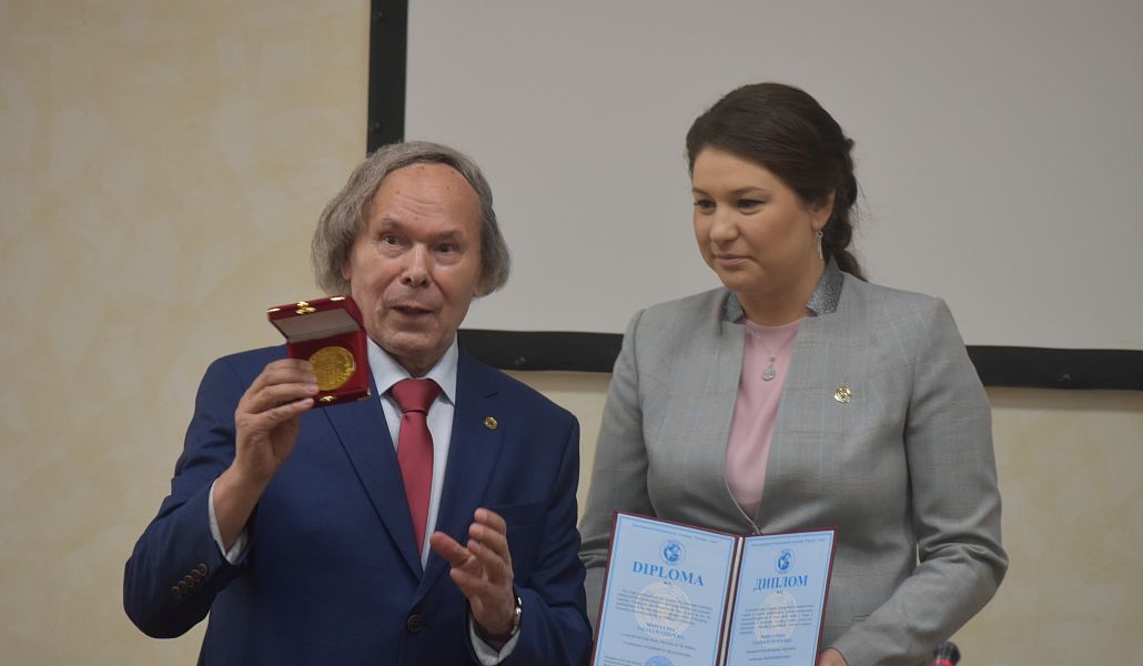 Талия Минуллина удостоена Международной награды – Золотой медали «Роза Мира» и первой в истории получила звание «Пассионарий III тысячелетия»