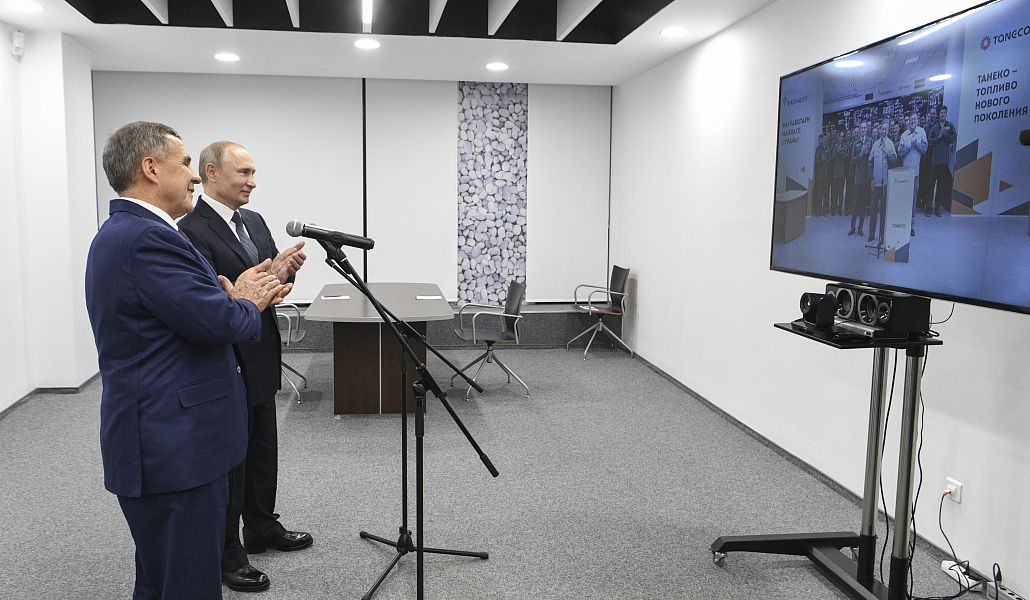 Владимир Путин и Рустам Минниханов дали старт отгрузке автомобильных бензинов производства «ТАНЕКО»