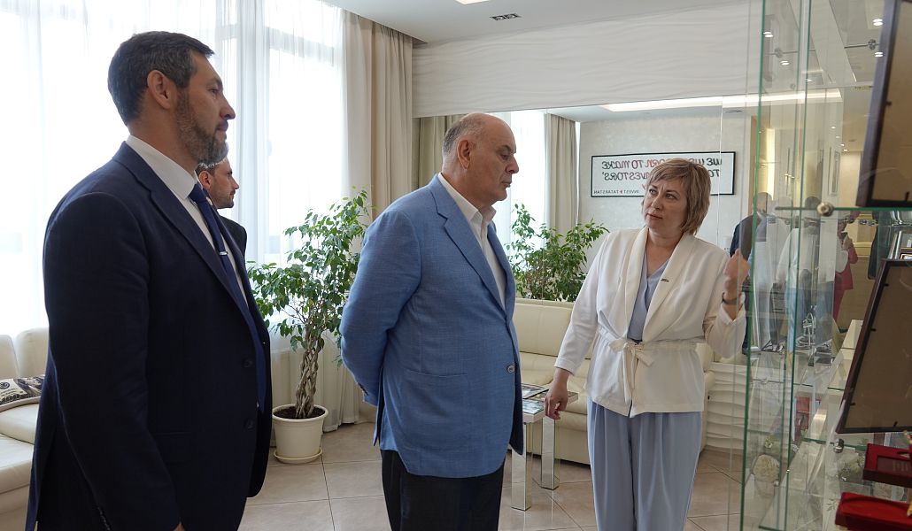 Президент Абхазии в рамках рабочей поездки в Республику Татарстан посетил Агентство